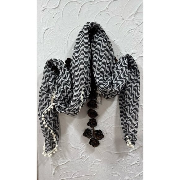 Victoria Secret Scarf - Picture 6 of 6